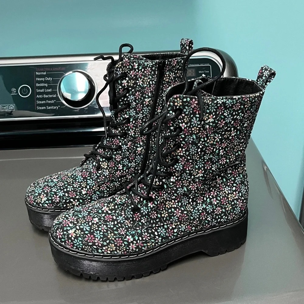 Portland Boot Company Floral Women's  Boots size 8.5 - Picture 3 of 10